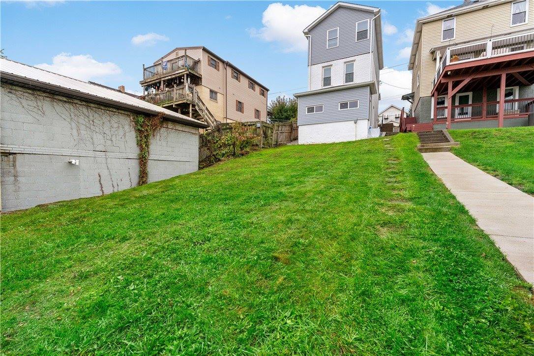 735 6th Ave, Coraopolis, PA 15108