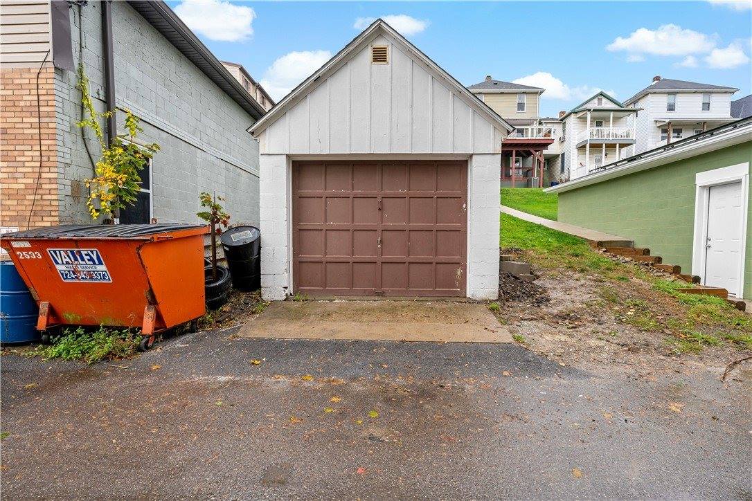 735 6th Ave, Coraopolis, PA 15108