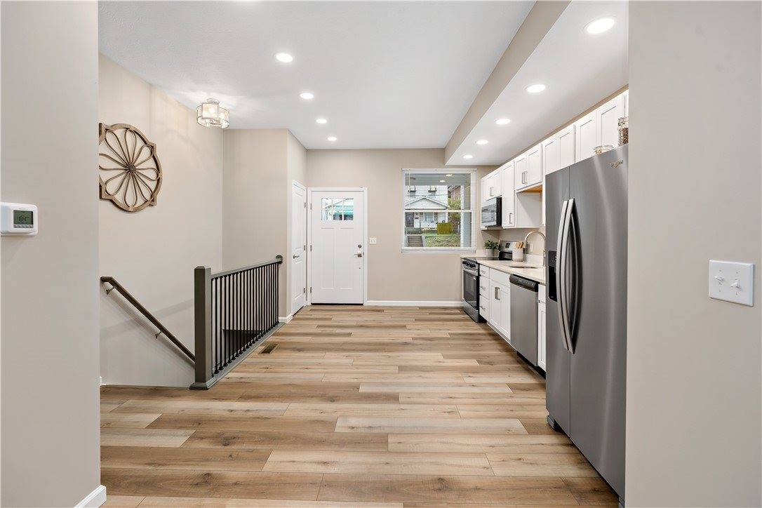 735 6th Ave, Coraopolis, PA 15108