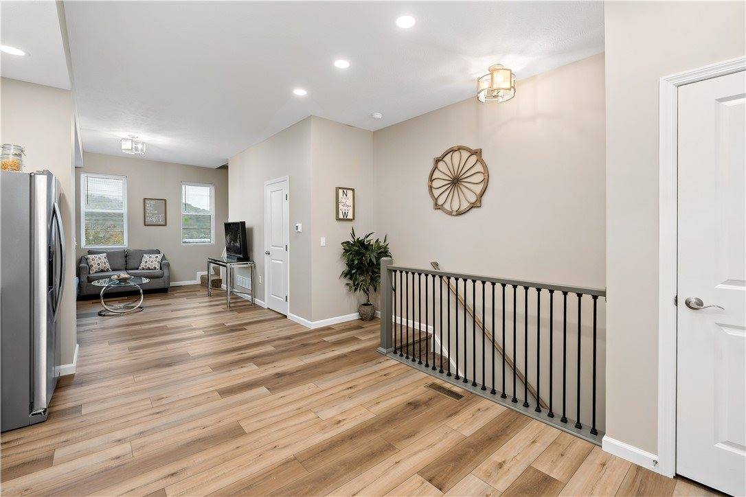 735 6th Ave, Coraopolis, PA 15108