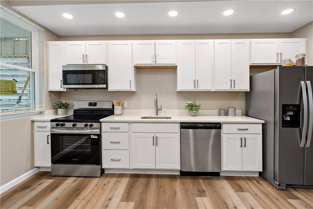 735 6th Ave, Coraopolis, PA 15108