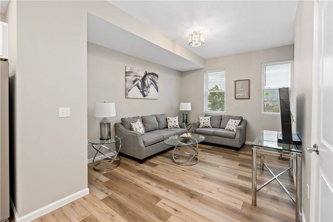 735 6th Ave, Coraopolis, PA 15108