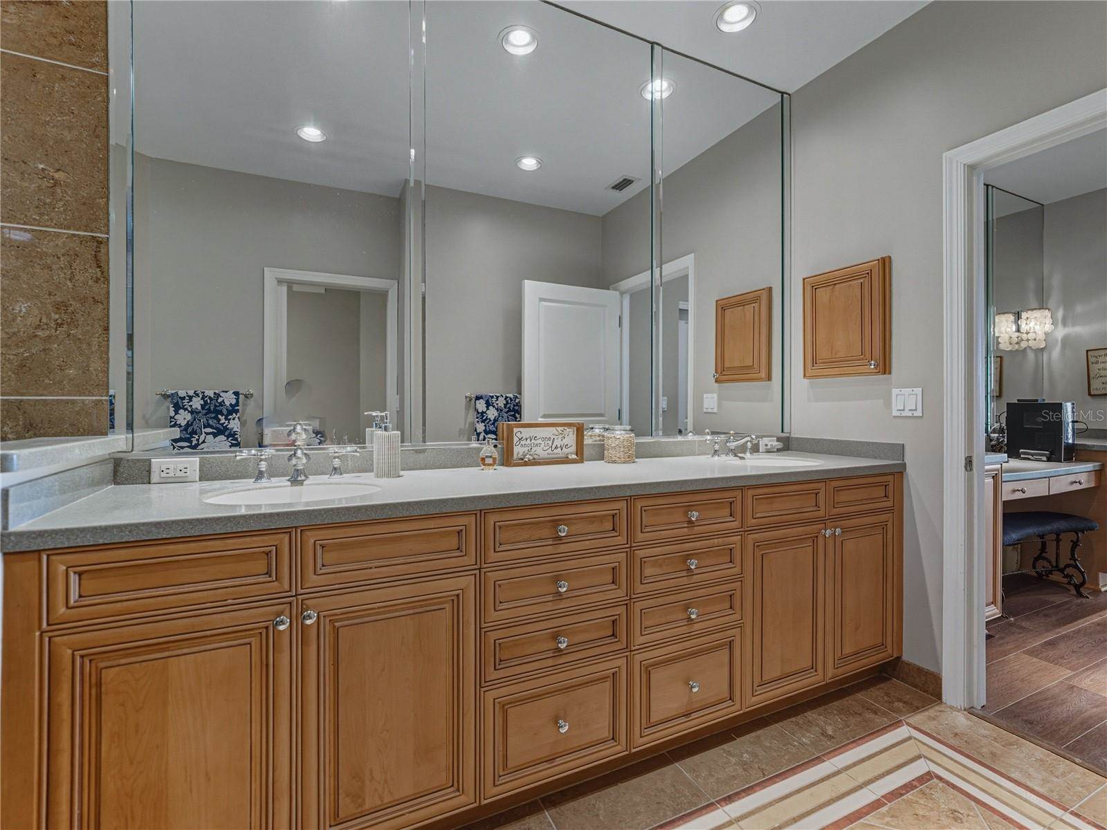 18700 Gulf Boulevard, #5, Indian Shores, FL 33785