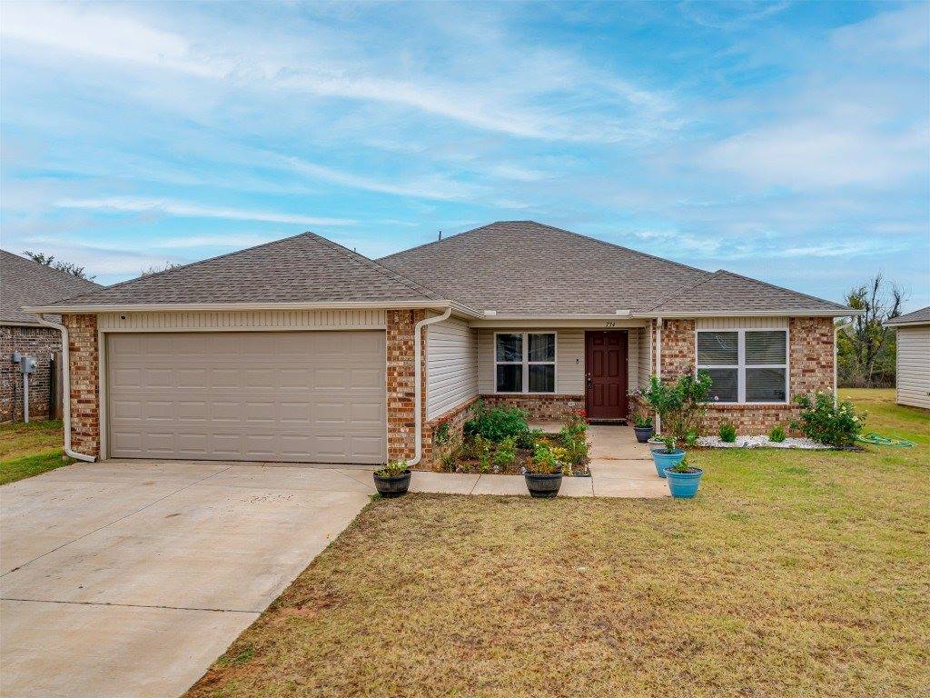 734 West Lola Drive, Mustang, OK 73064