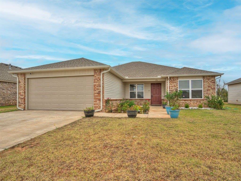 734 West Lola Drive, Mustang, OK 73064