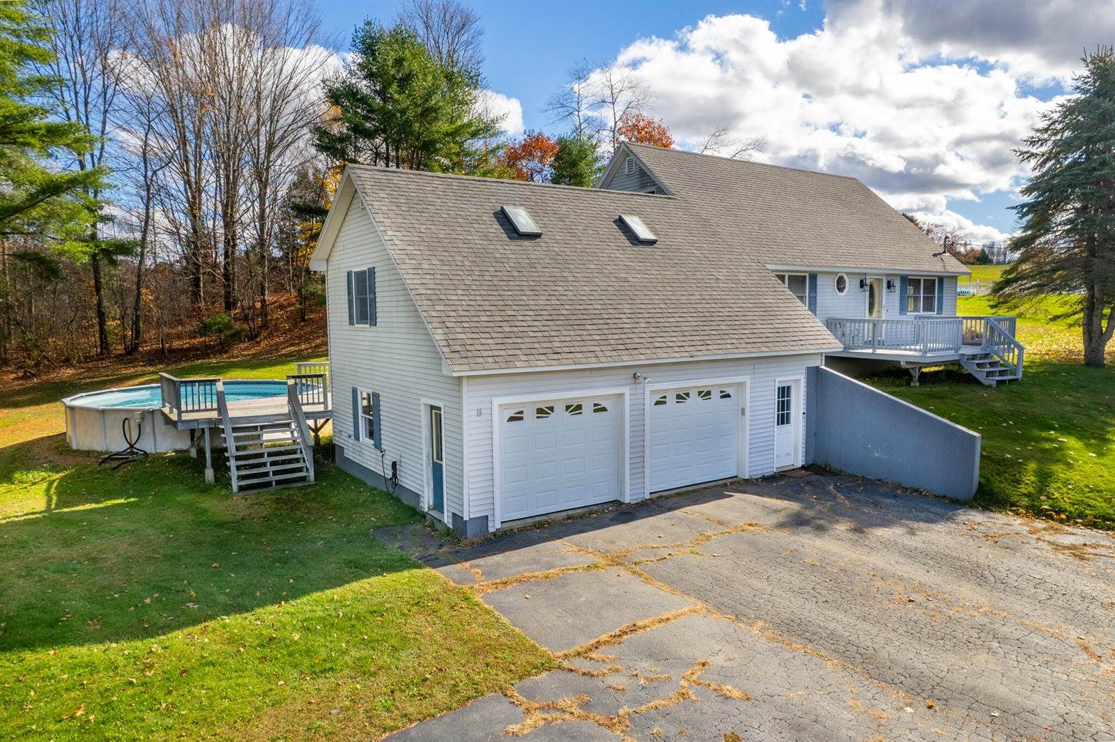 18 South Road, China, ME 04358