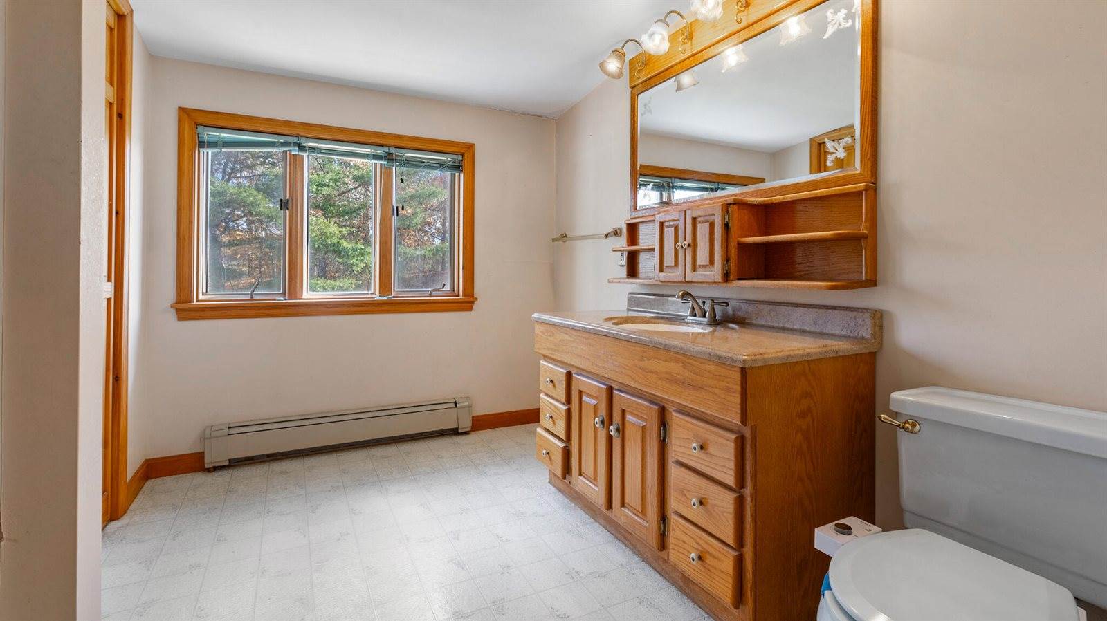 18 South Road, China, ME 04358