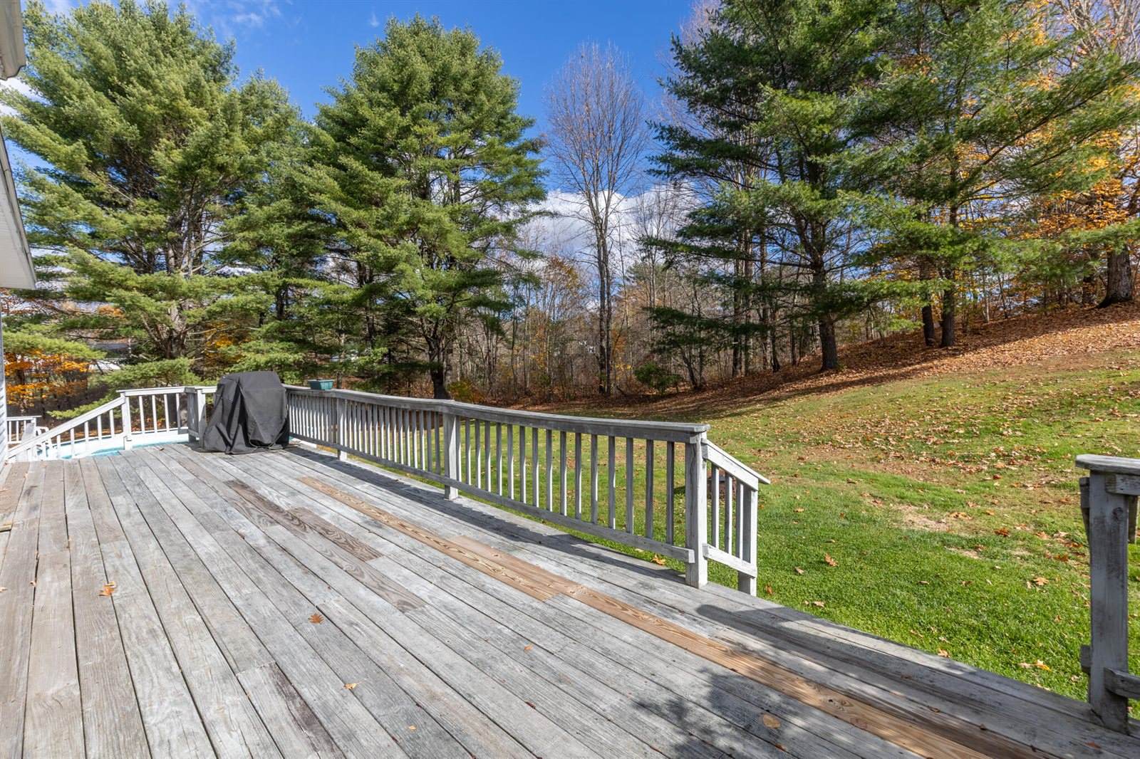 18 South Road, China, ME 04358