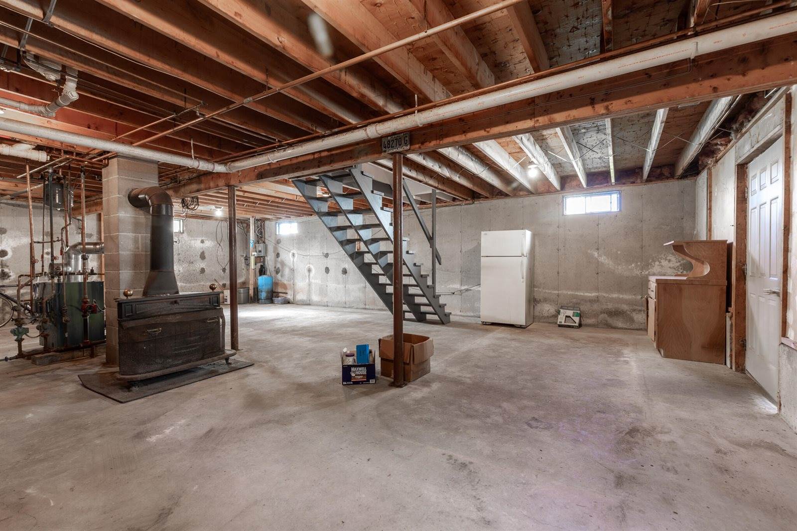 18 South Road, China, ME 04358