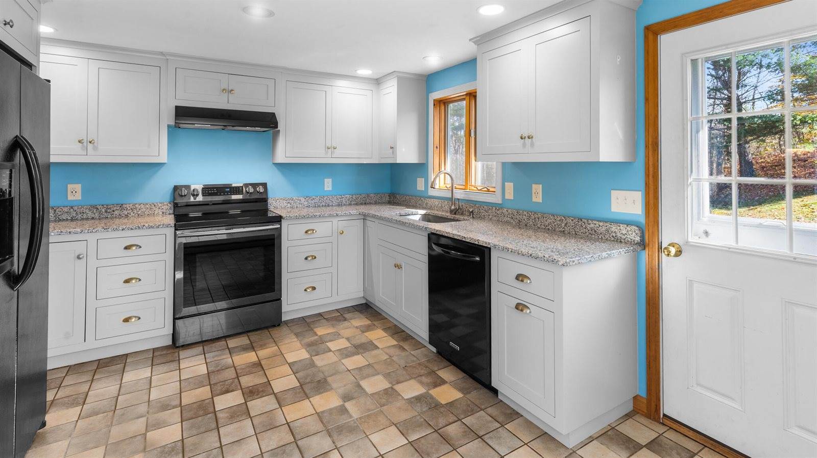 18 South Road, China, ME 04358