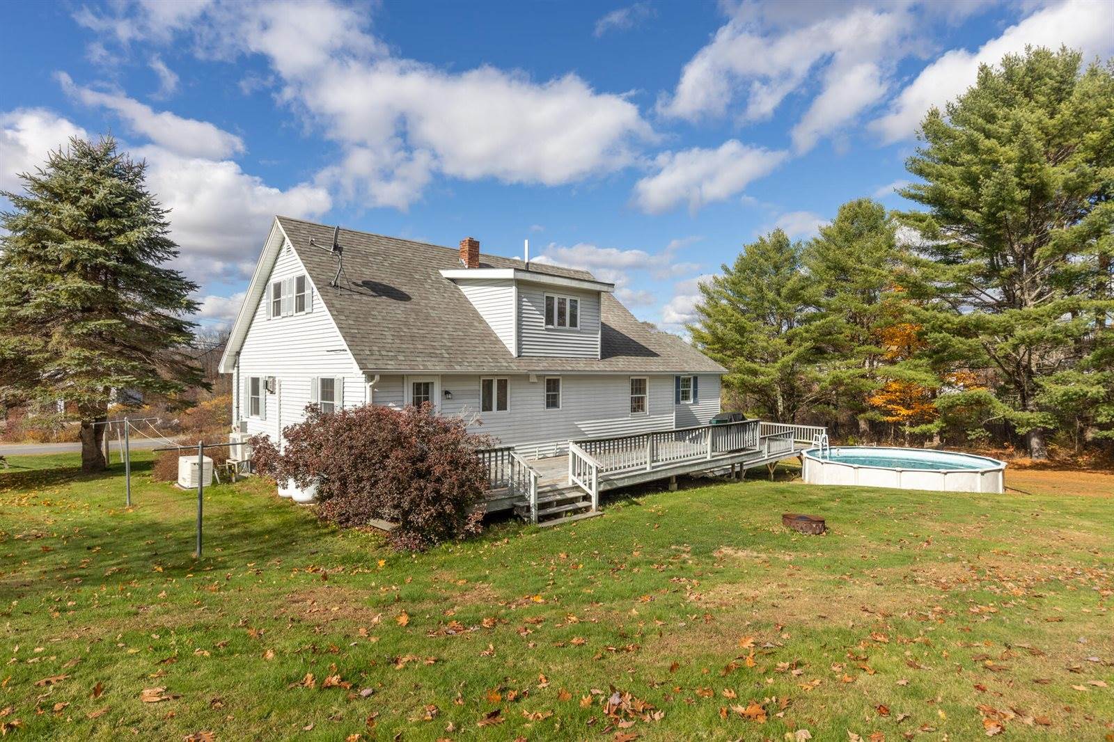 18 South Road, China, ME 04358