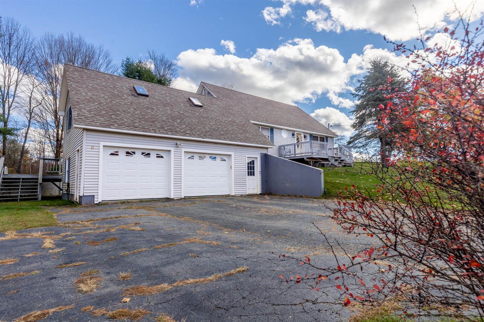 18 South Road, China, ME 04358