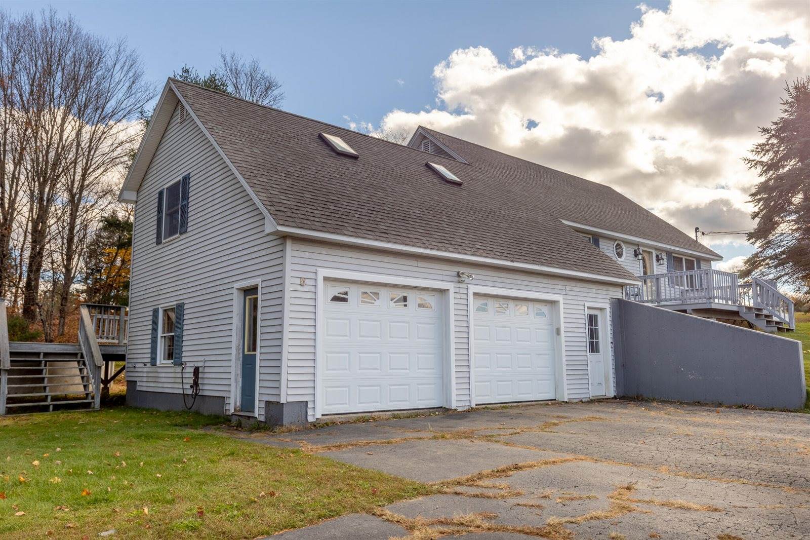 18 South Road, China, ME 04358