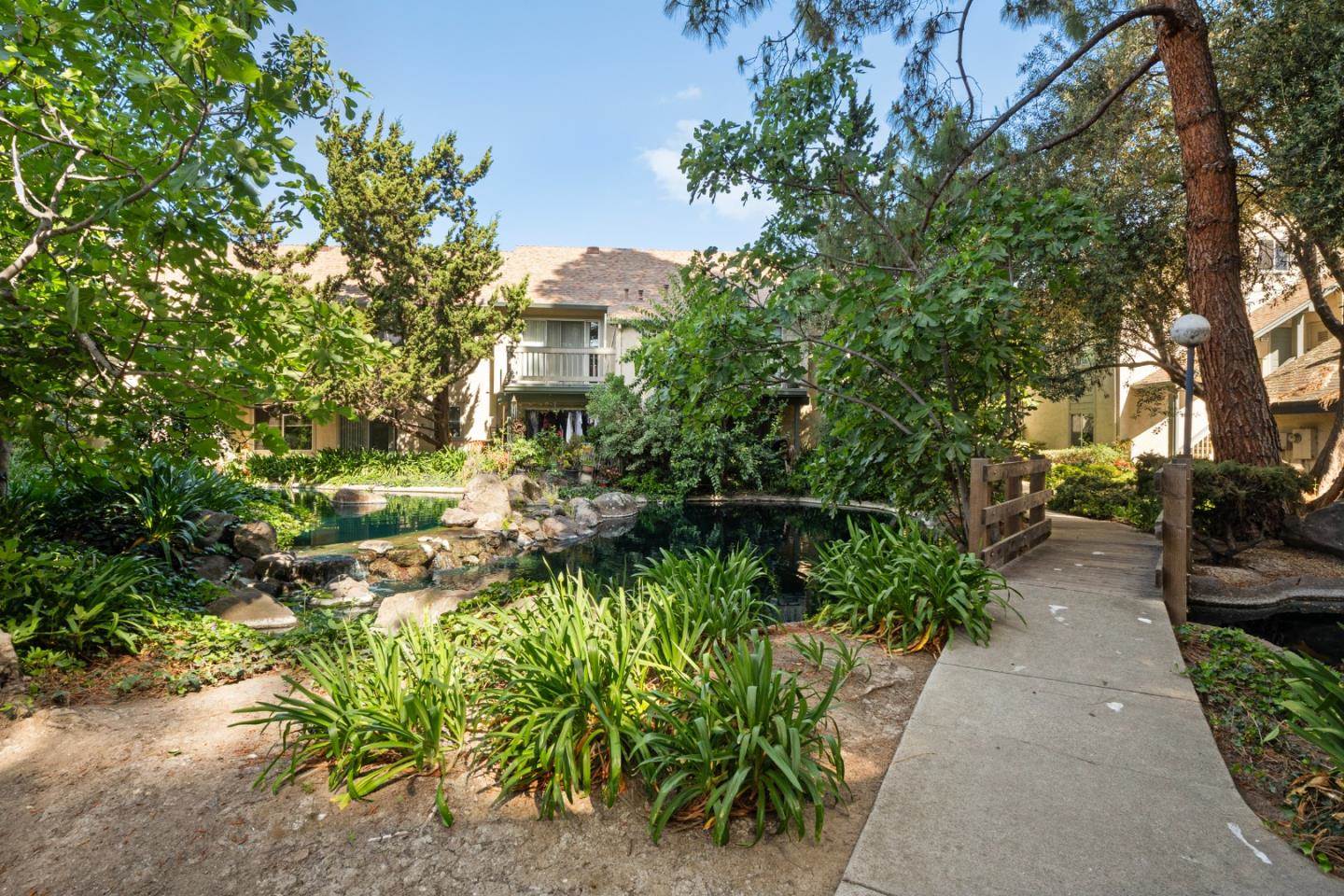 1050 Summermist CT, San Jose, CA 95122