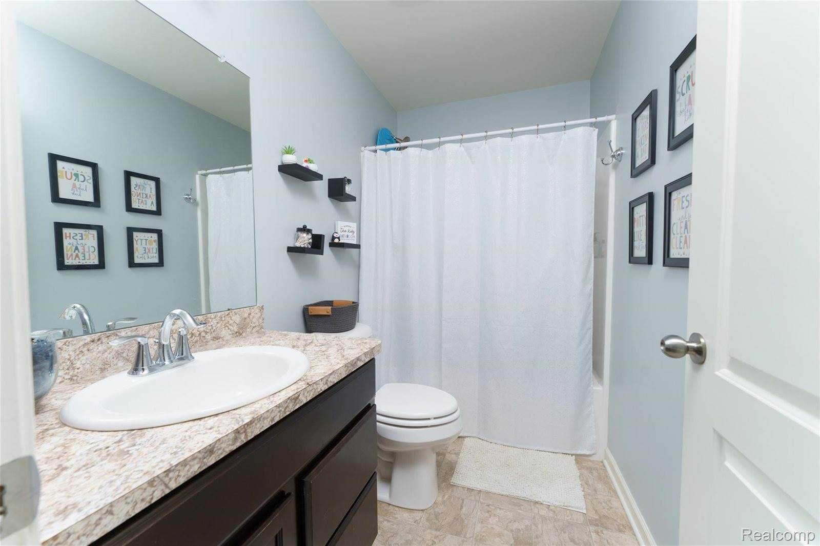 132 Crystal Wood Circle, MarionTownship_Livingston, MI 48843