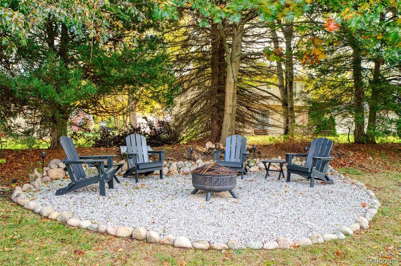 132 Crystal Wood Circle, MarionTownship_Livingston, MI 48843