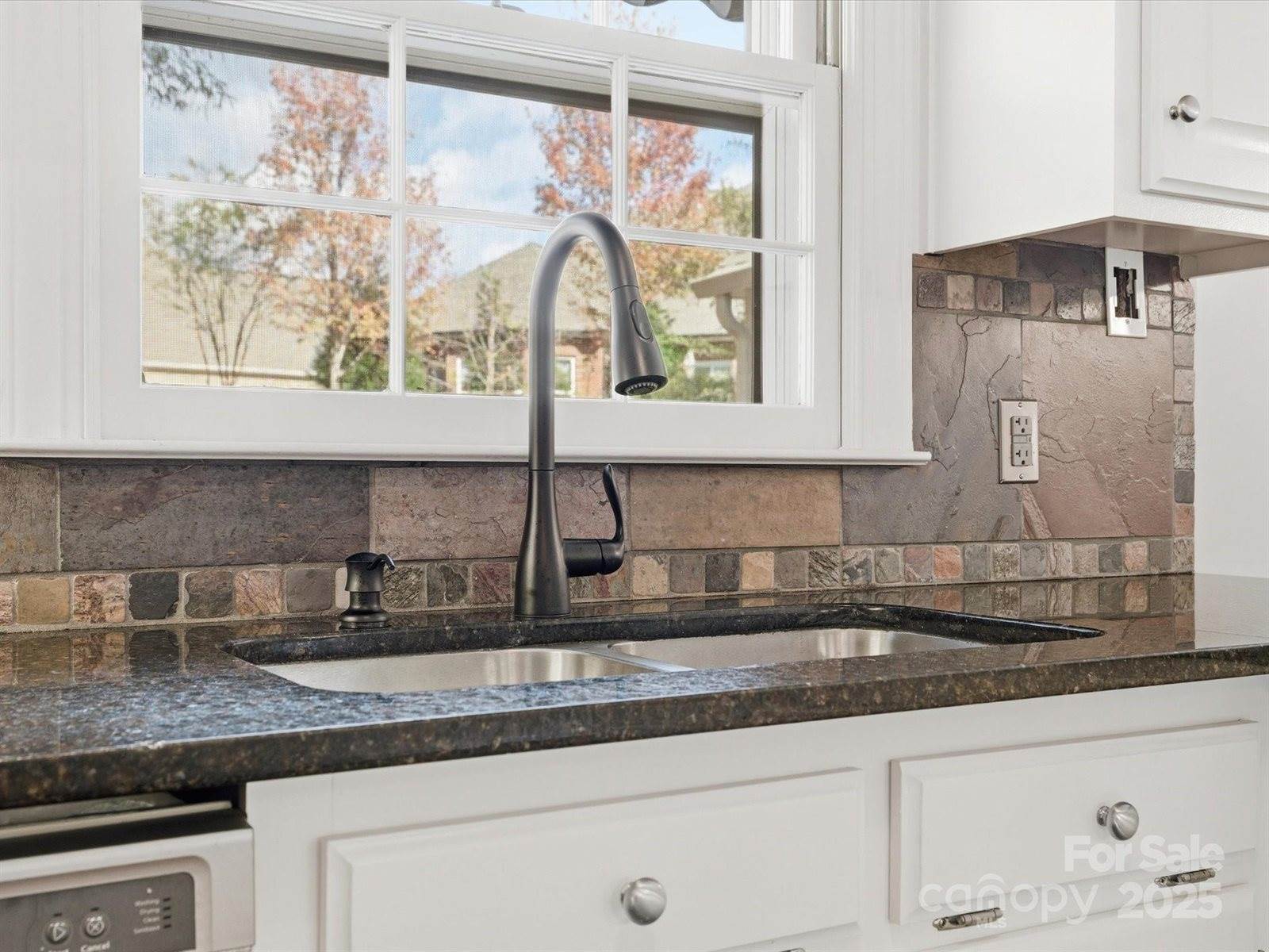 129 Chesney Glen Drive, Matthews, NC 28105