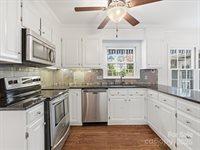 129 Chesney Glen Drive, Matthews, NC 28105