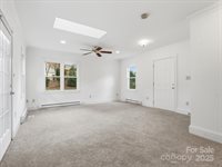 129 Chesney Glen Drive, Matthews, NC 28105