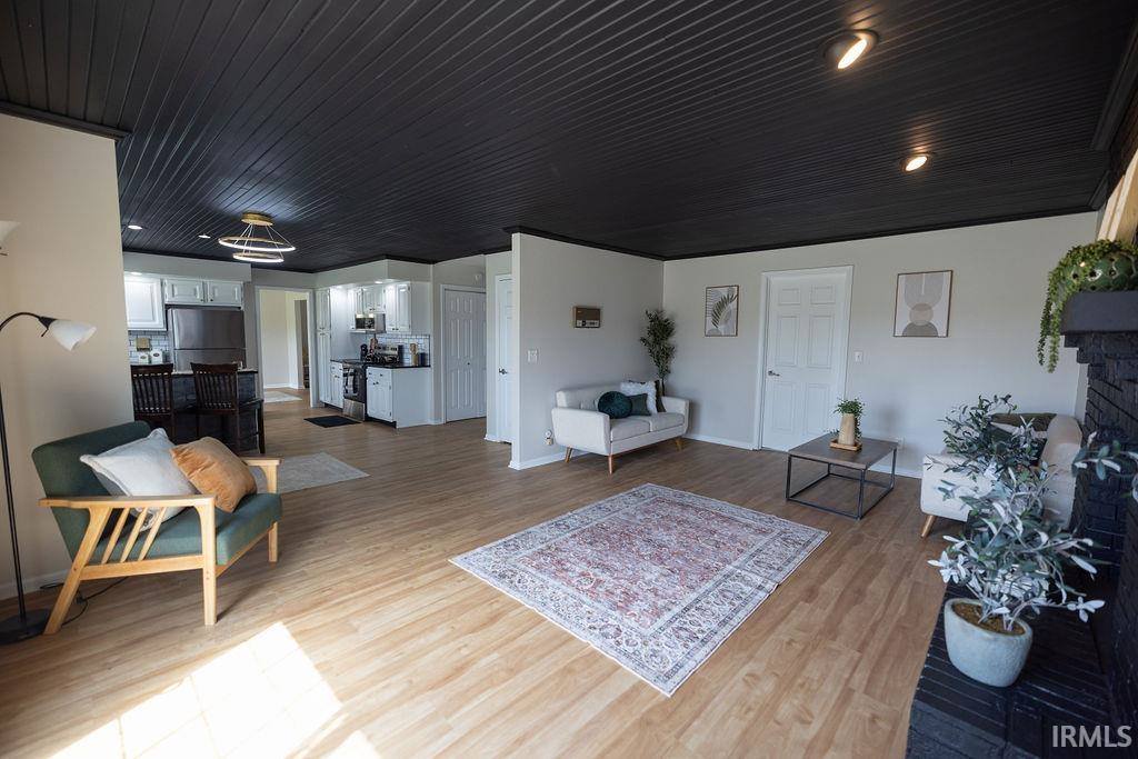 435 N Cherry Wood Lane, Muncie, IN 47304