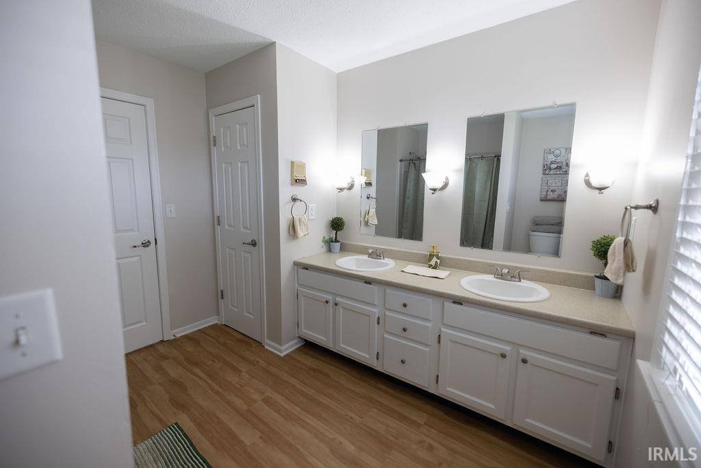 435 N Cherry Wood Lane, Muncie, IN 47304