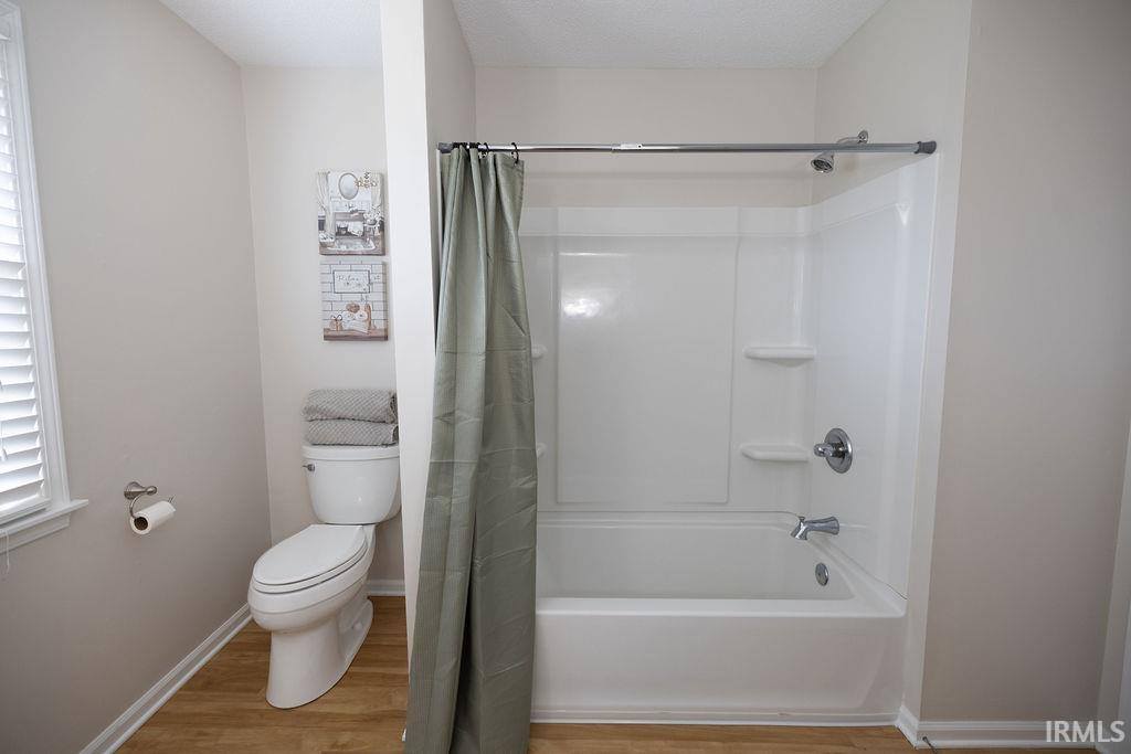 435 N Cherry Wood Lane, Muncie, IN 47304