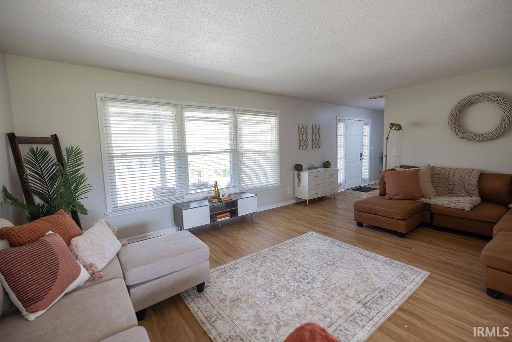 435 N Cherry Wood Lane, Muncie, IN 47304