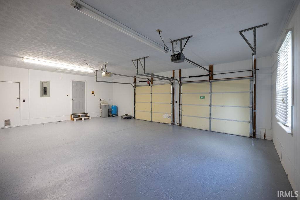 435 N Cherry Wood Lane, Muncie, IN 47304