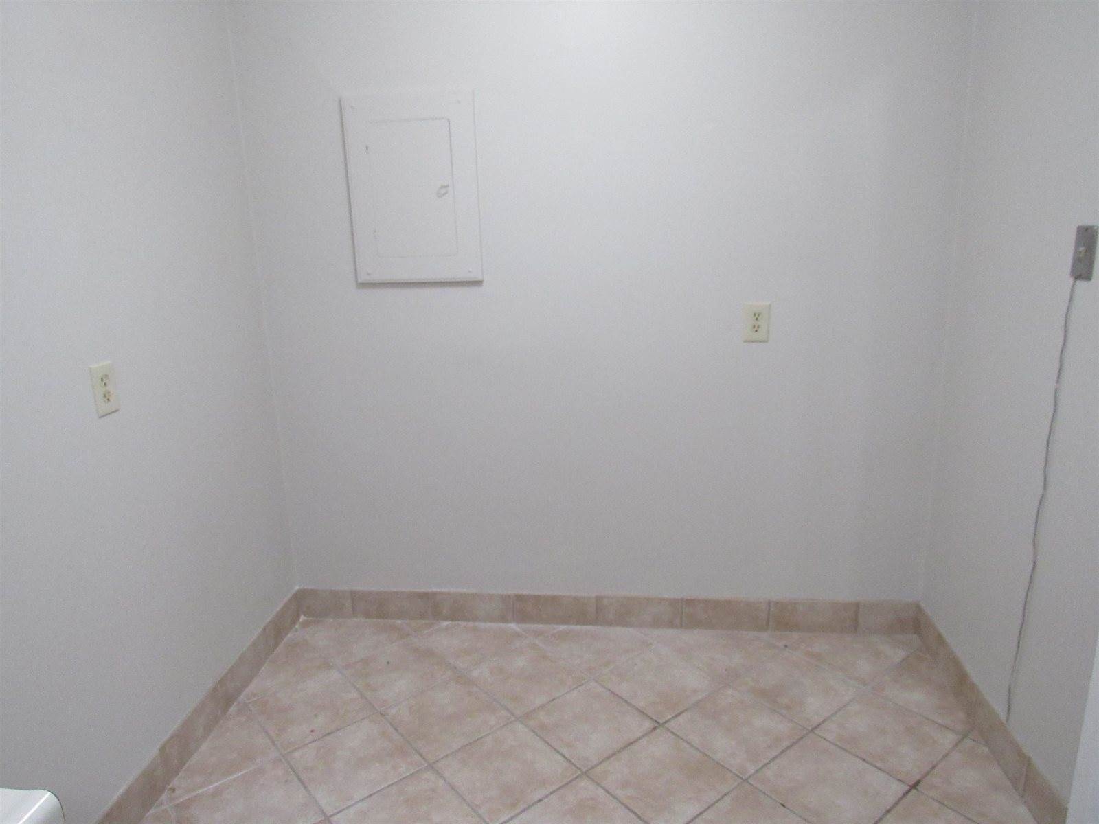 3080 Walnut Grove Rd, Memphis, TN 38111