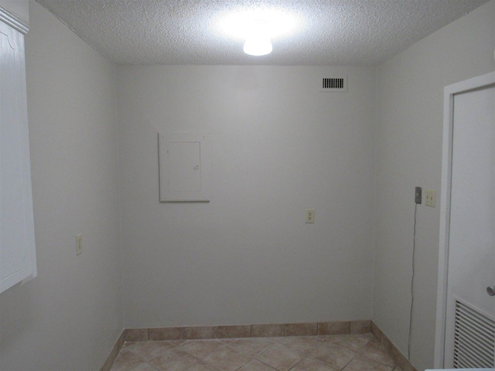 3080 Walnut Grove Rd, Memphis, TN 38111