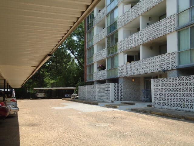 3080 Walnut Grove Rd, Memphis, TN 38111