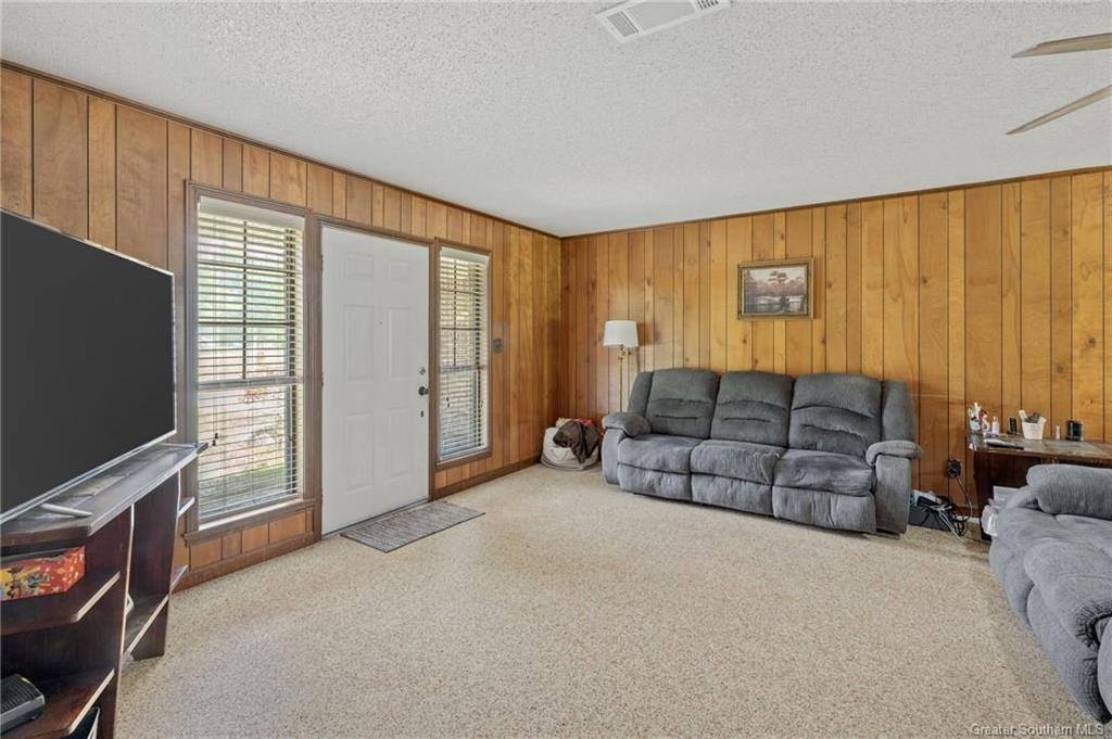 2861 Delta Downs Drive, Vinton, LA 70668