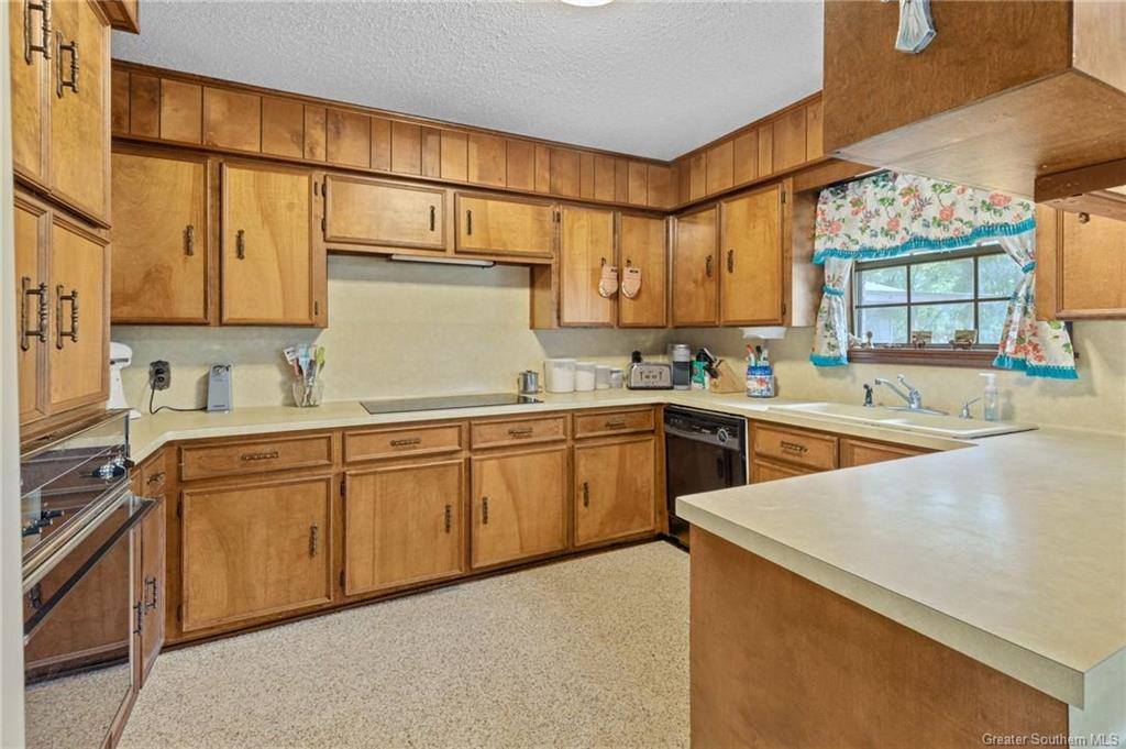 2861 Delta Downs Drive, Vinton, LA 70668