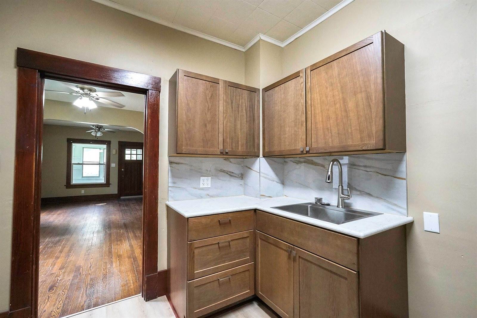 1553 North Broadway, Council Bluffs, IA 51503