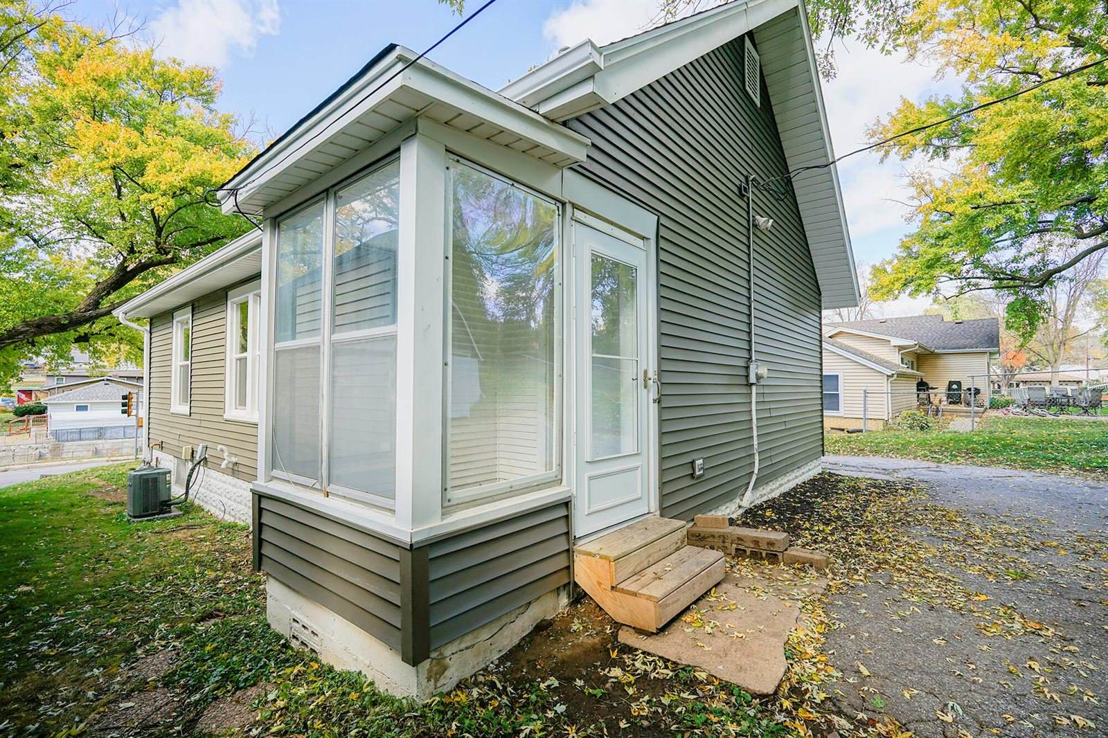 1553 North Broadway, Council Bluffs, IA 51503