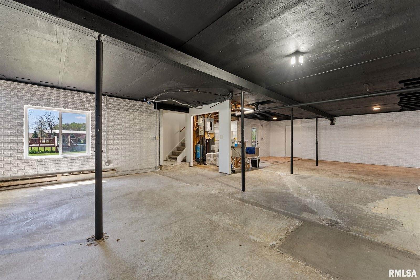 8989 241ST Street, Walcott, IA 52773