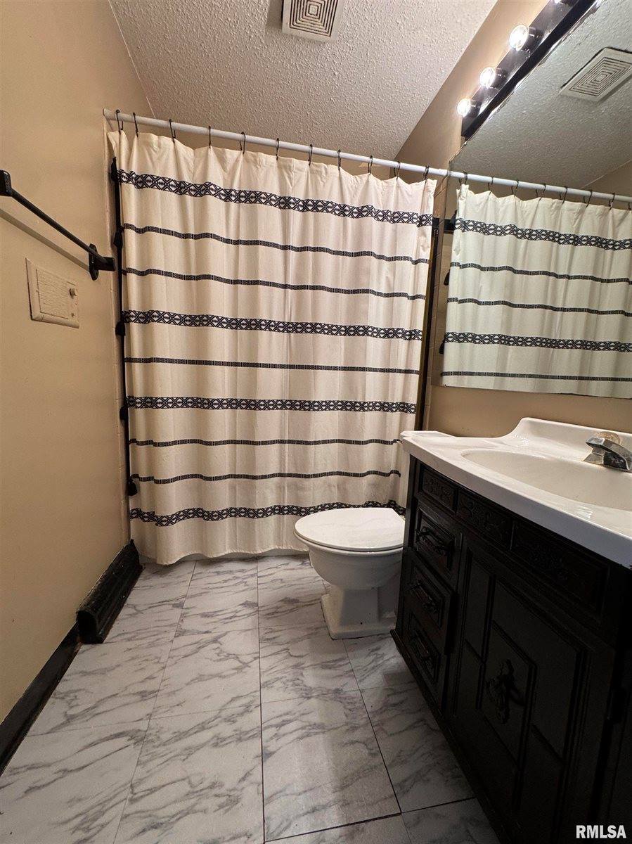 2110 Cody Street, Bettendorf, IA 52722