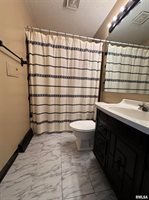 2110 Cody Street, Bettendorf, IA 52722