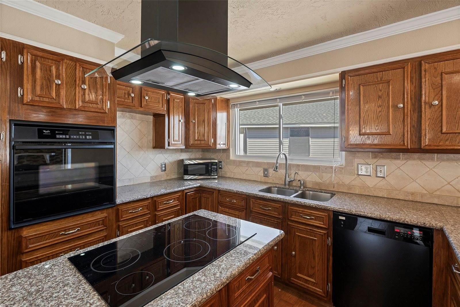 1303 Coral Way, Tiki Island, TX 77554