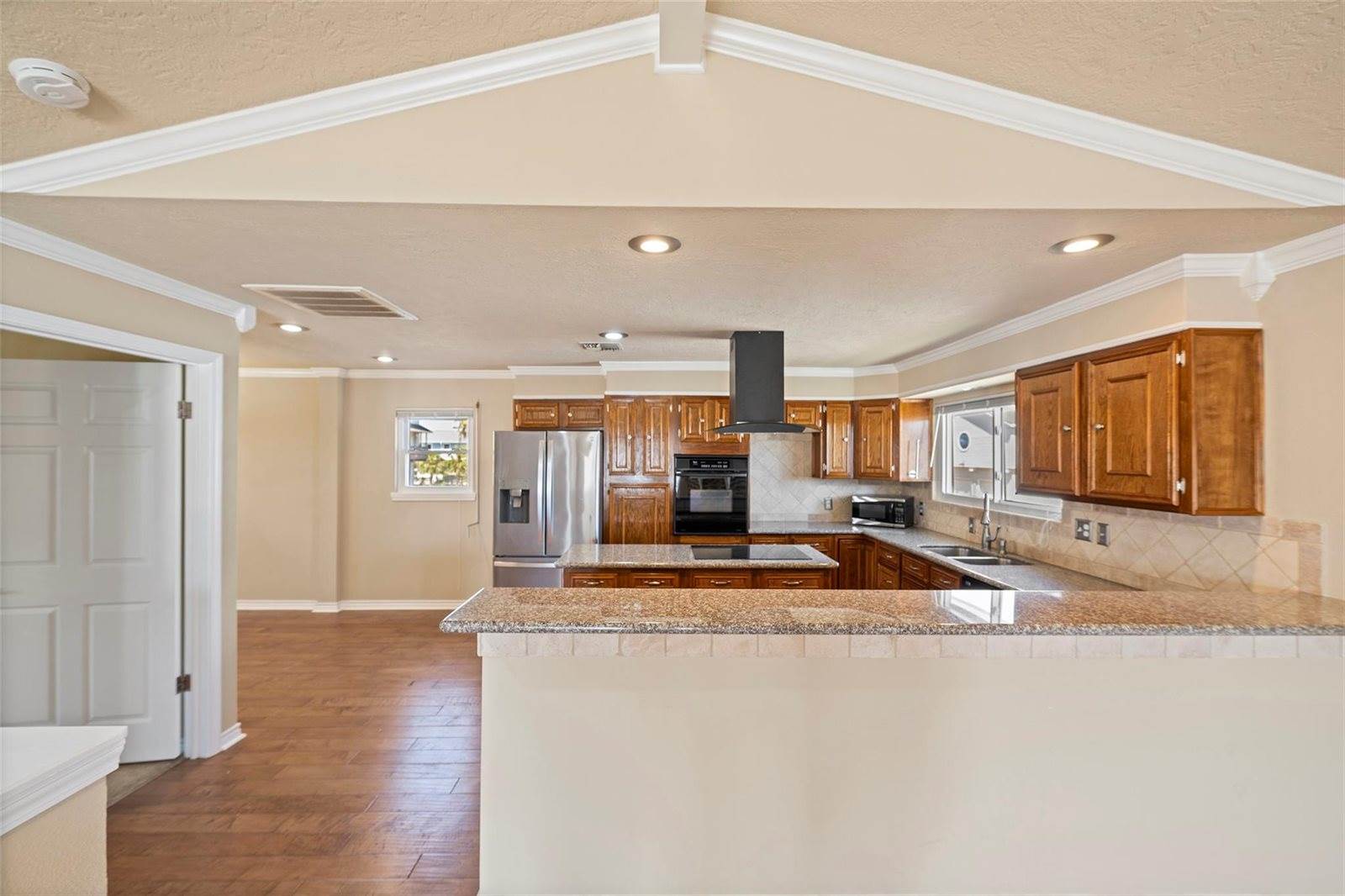 1303 Coral Way, Tiki Island, TX 77554