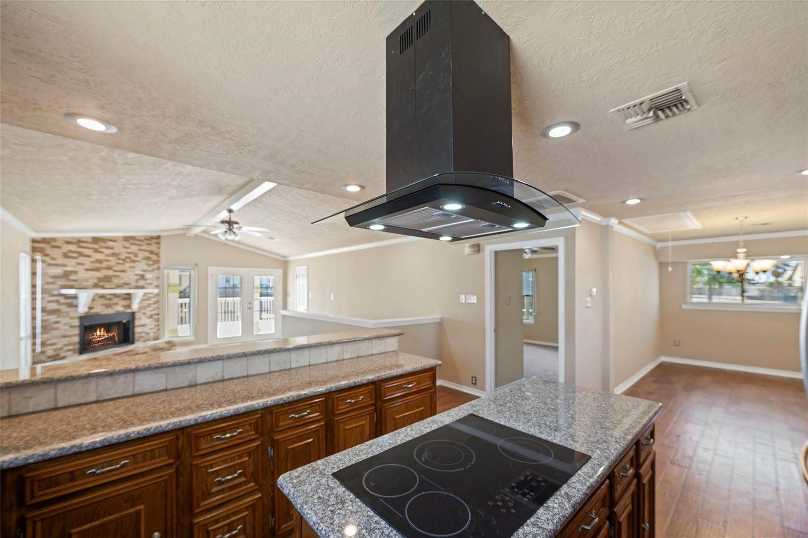 1303 Coral Way, Tiki Island, TX 77554