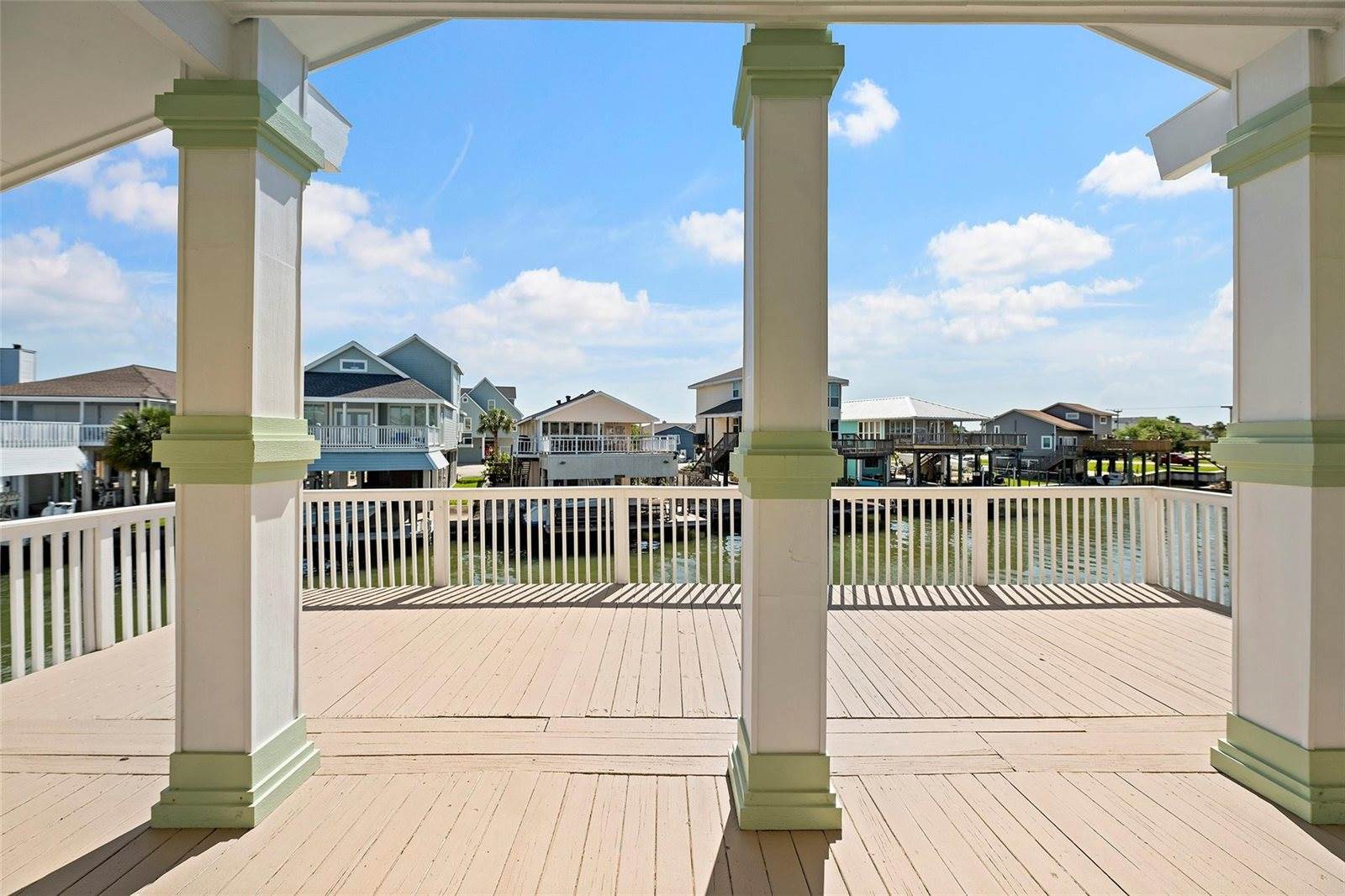 1303 Coral Way, Tiki Island, TX 77554