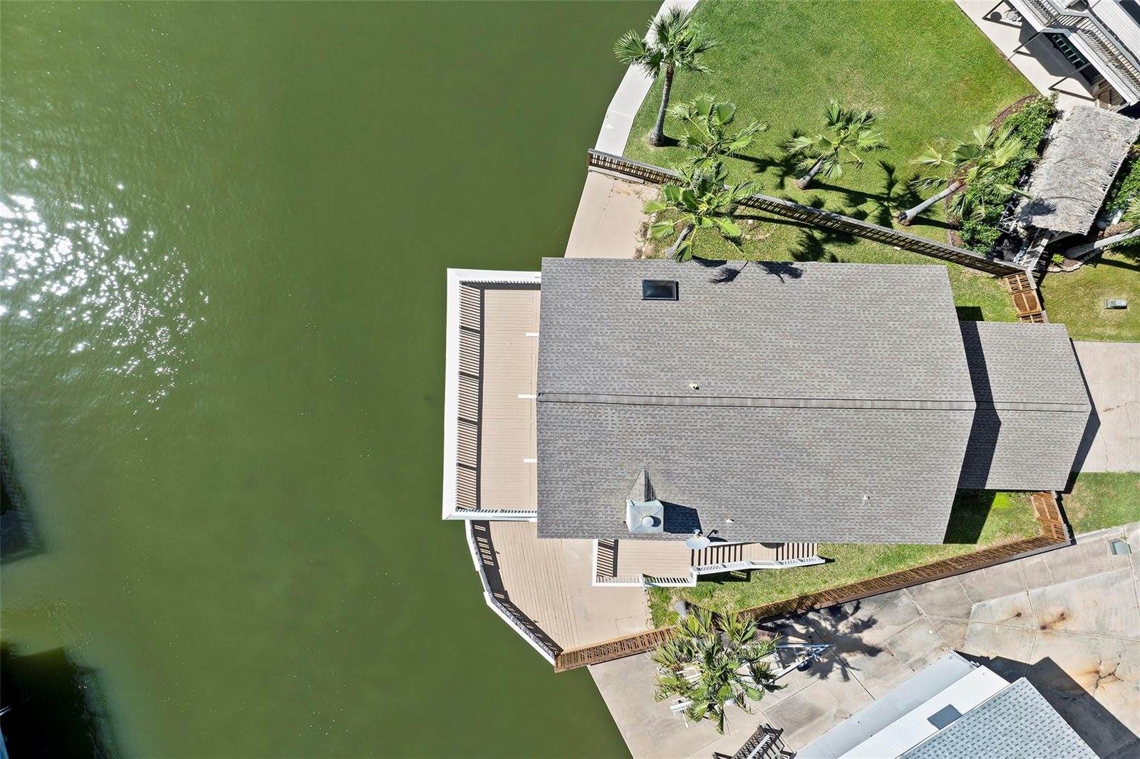 1303 Coral Way, Tiki Island, TX 77554