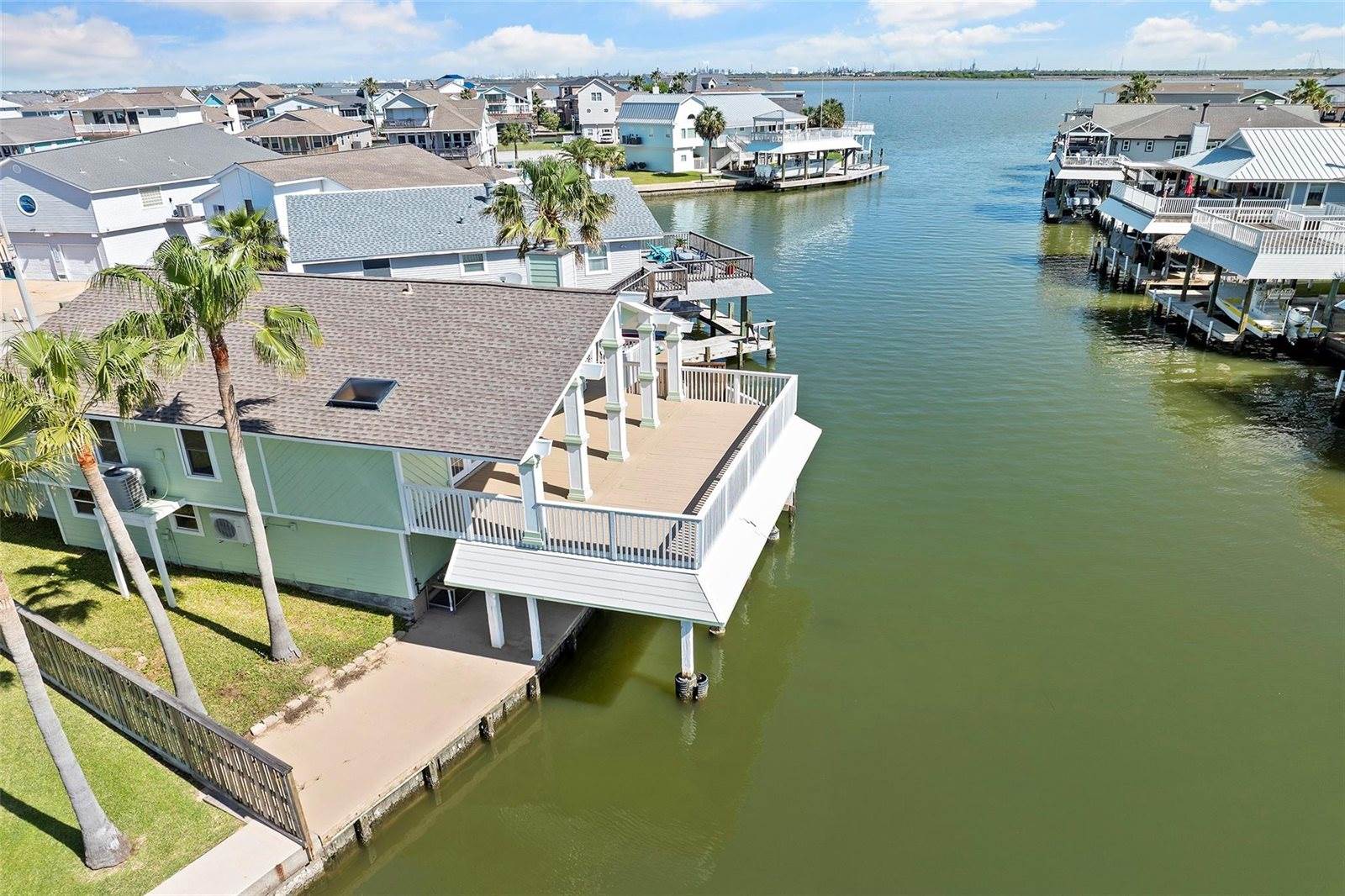 1303 Coral Way, Tiki Island, TX 77554
