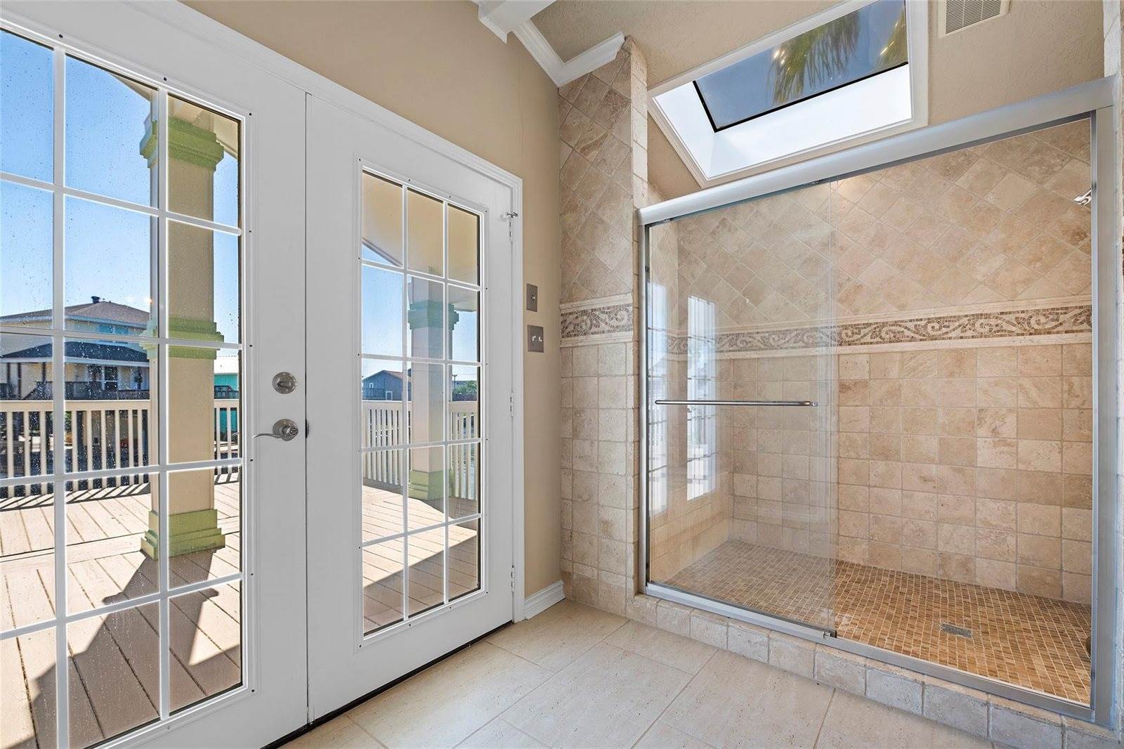 1303 Coral Way, Tiki Island, TX 77554