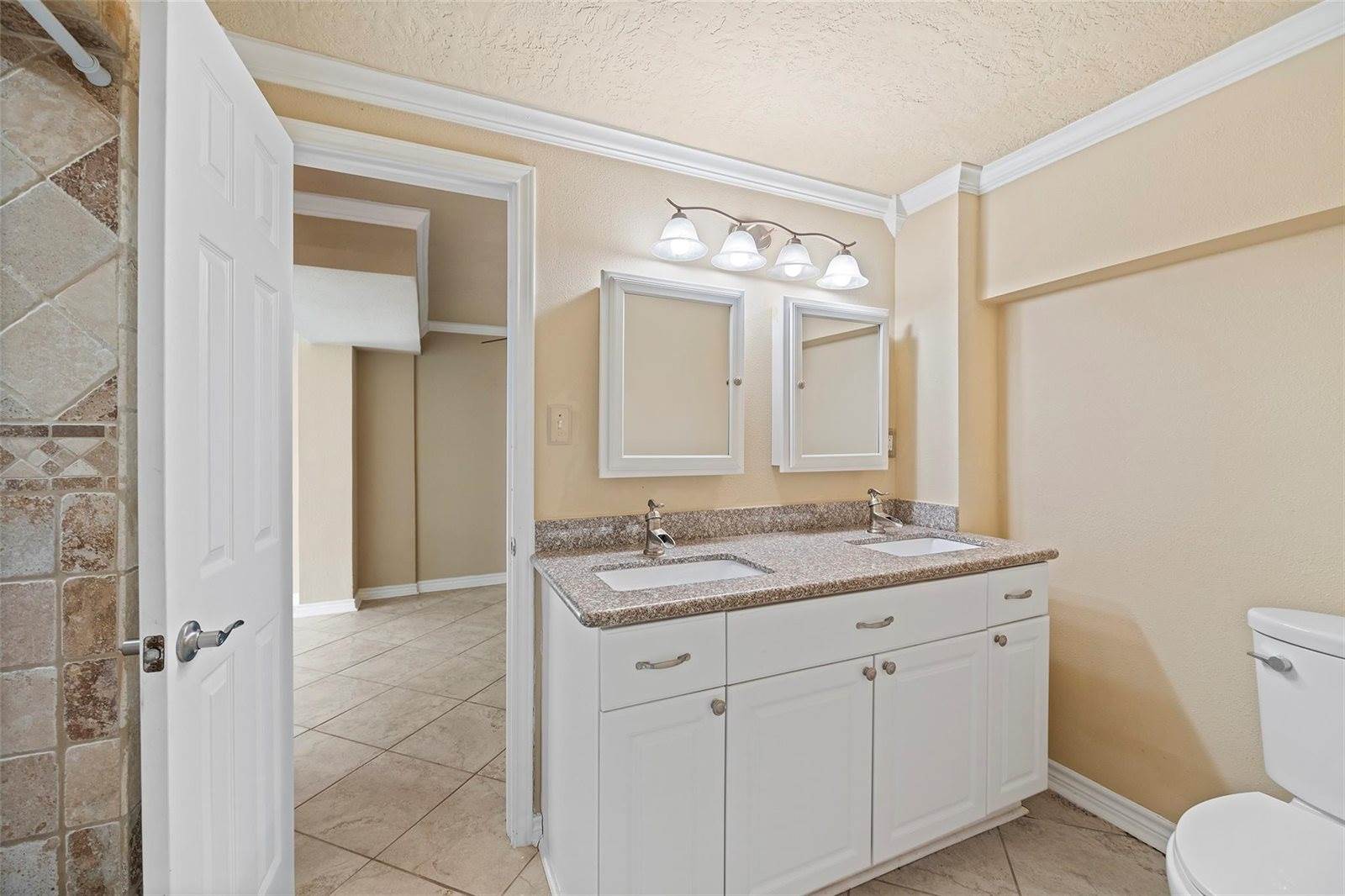 1303 Coral Way, Tiki Island, TX 77554