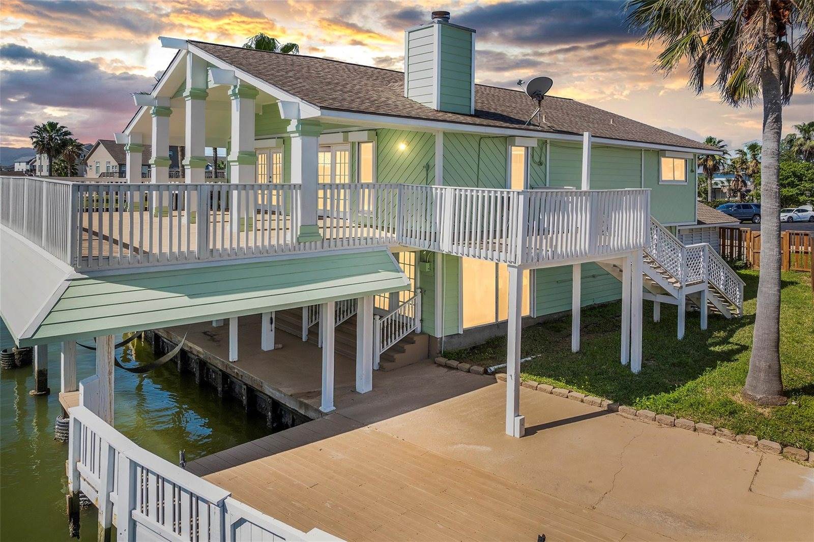 1303 Coral Way, Tiki Island, TX 77554