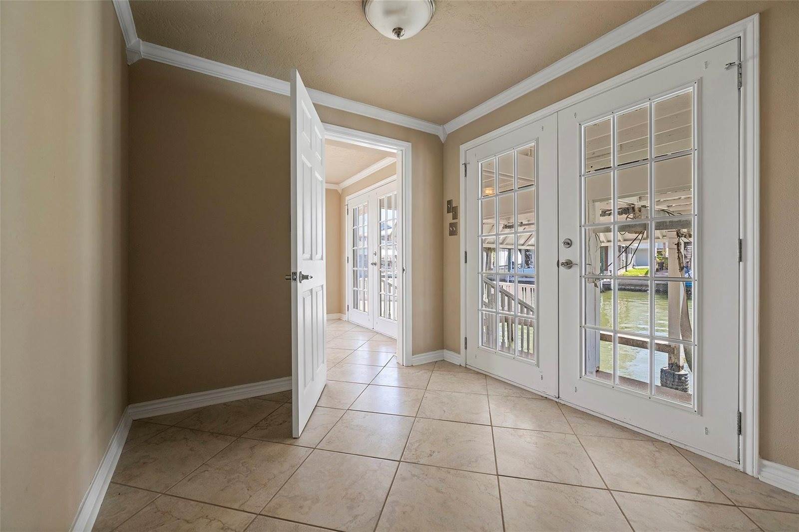 1303 Coral Way, Tiki Island, TX 77554