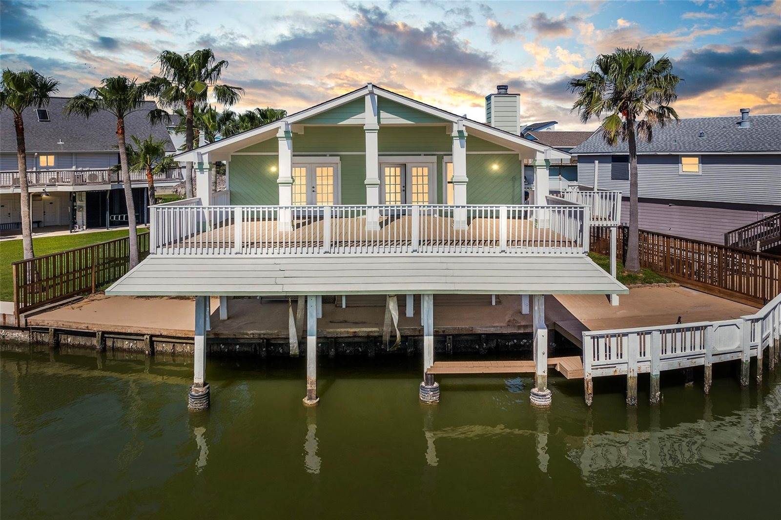 1303 Coral Way, Tiki Island, TX 77554