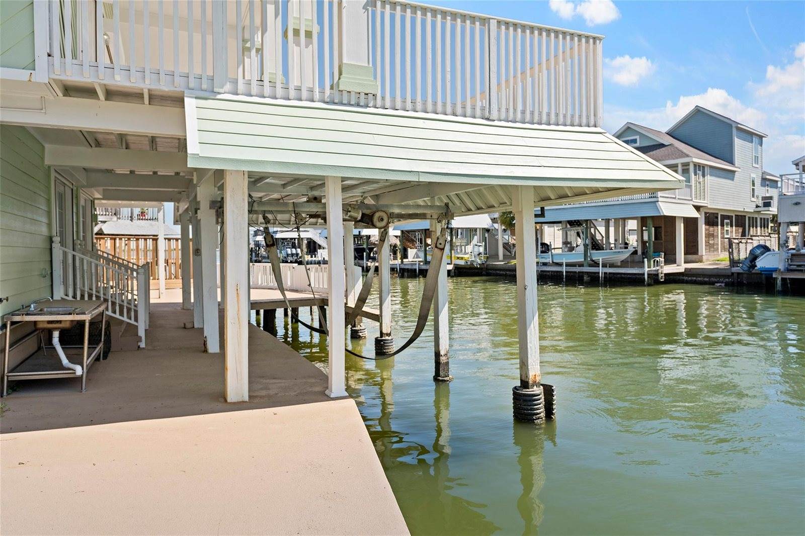 1303 Coral Way, Tiki Island, TX 77554